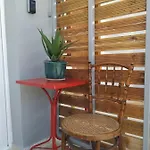 Petit House Vrachati شقة