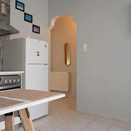 Petit House Vrachati شقة